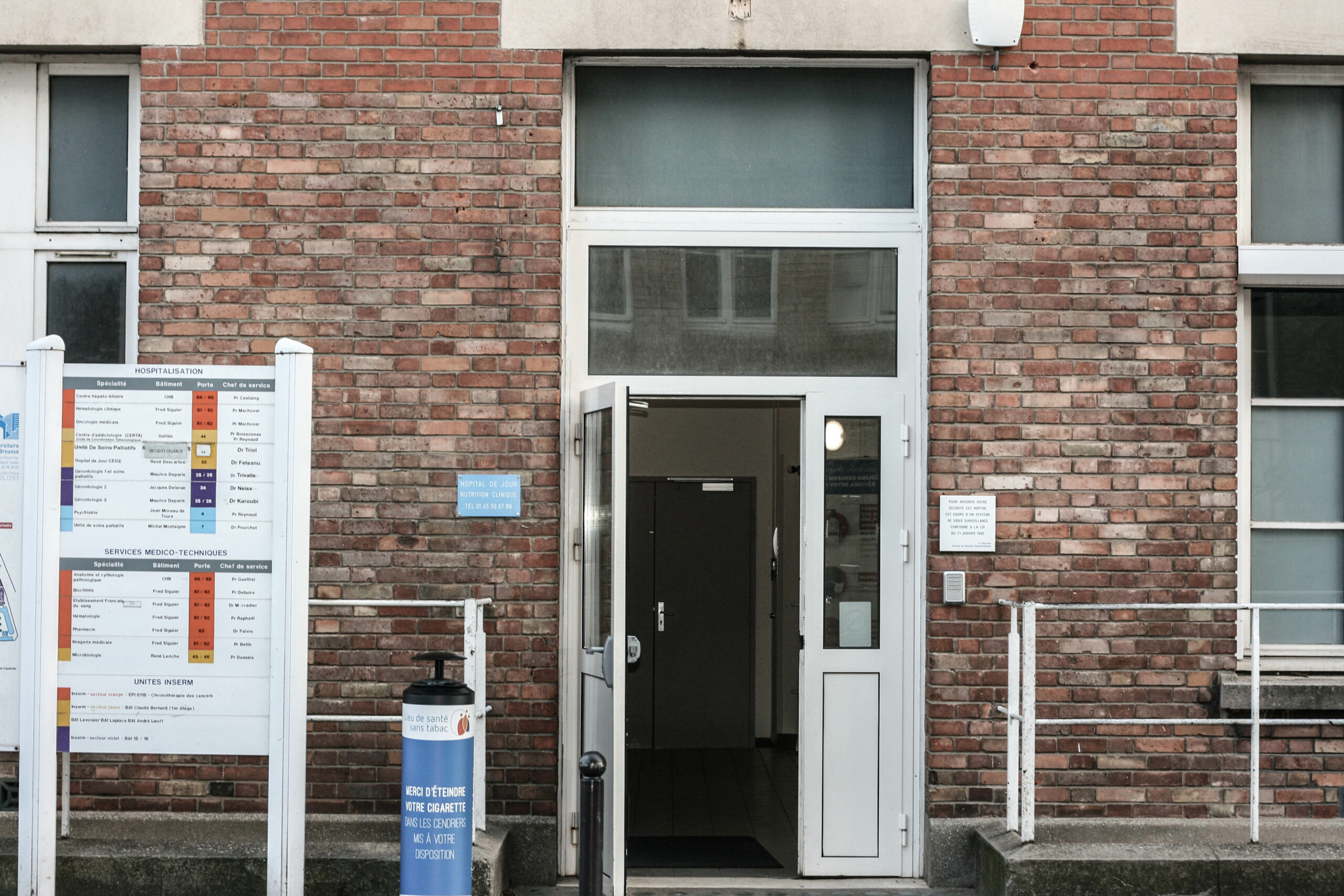 « C’est un hôpital… pas les jardins de Versailles  »